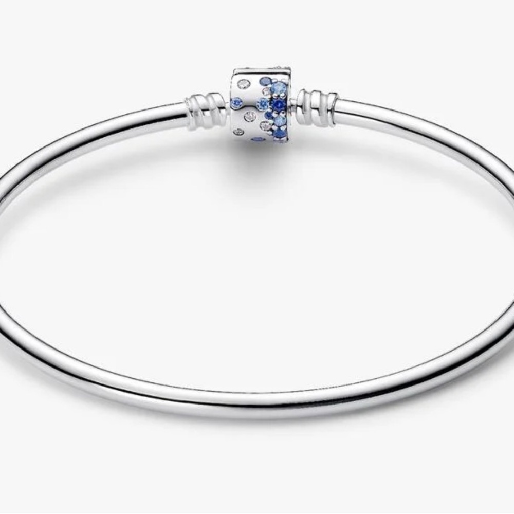 PandoraStudded Clasp & Chain Bracelet
Product number: 593681C00-17
Size: 6.7 In - Picture 4 of 4